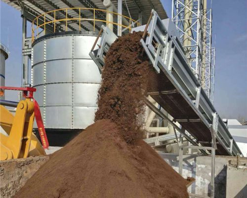 Organic fertiliser fermenter discharging